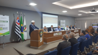 Ministro Marcos Pontes fala durante lançamento do edital que financiará projetos empresariais focados na implementação de IA. 