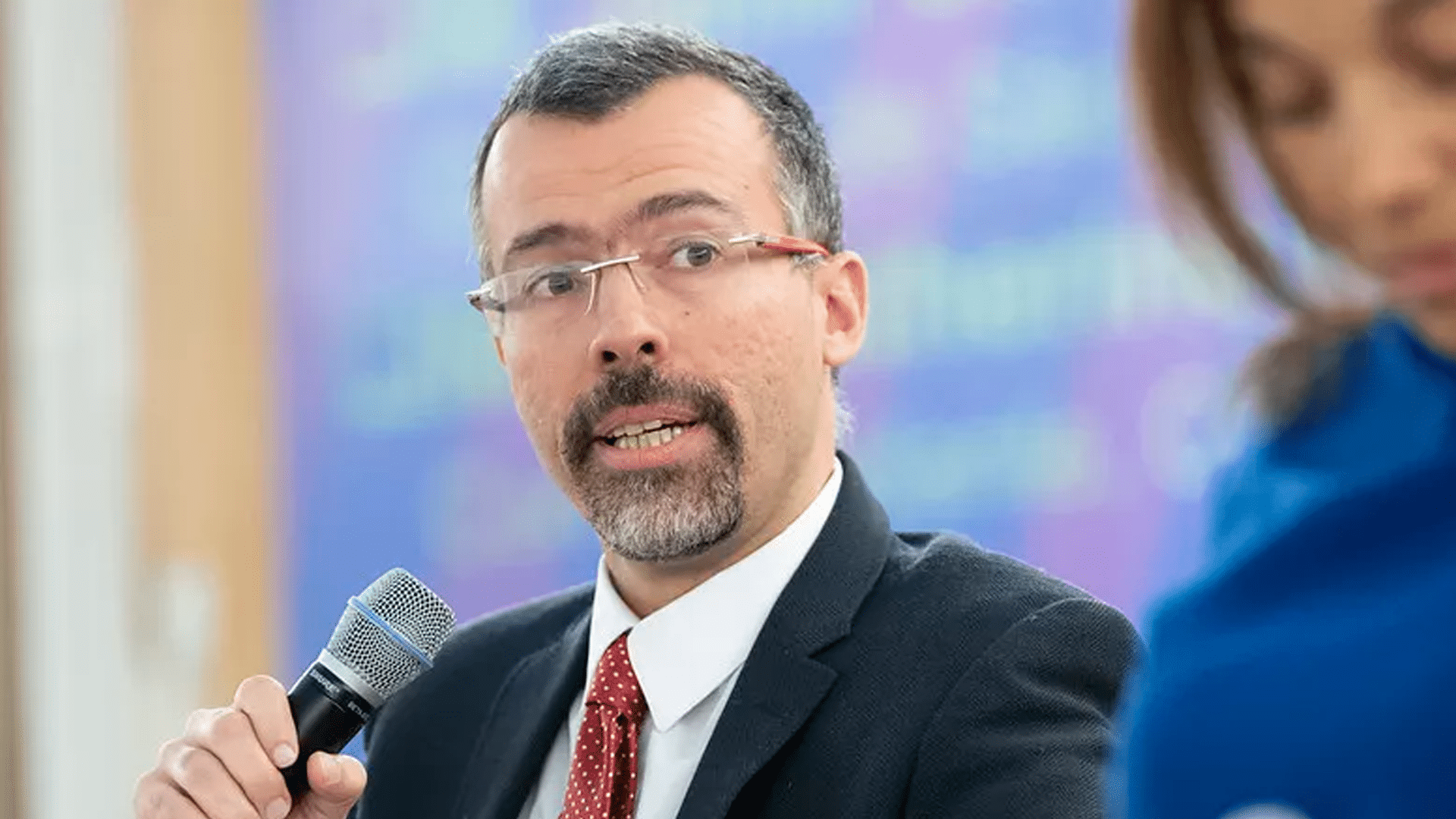 Jamil Chade lança livro com artigos sobre início da pandemia da Covid-19