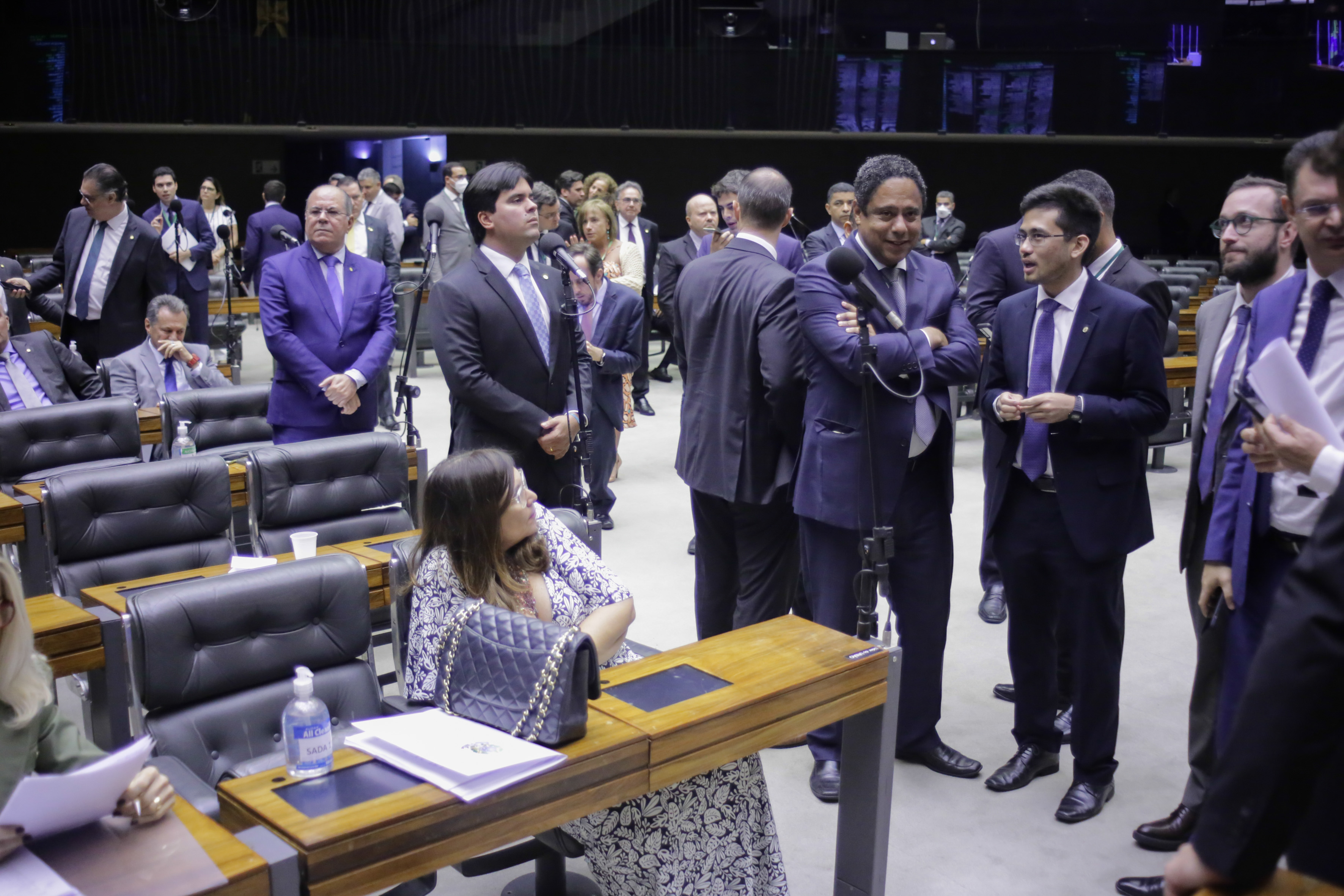 ‘PL das Fake News’, cuja urgência foi rejeitada, mantém privilégios para políticos