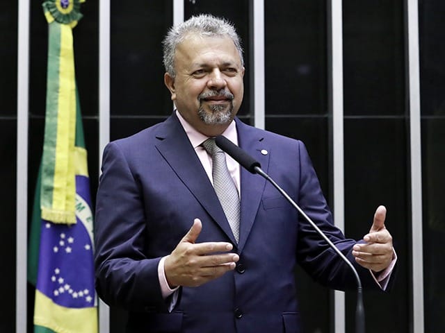 Militares acumulam função e recebem acima do teto constitucional