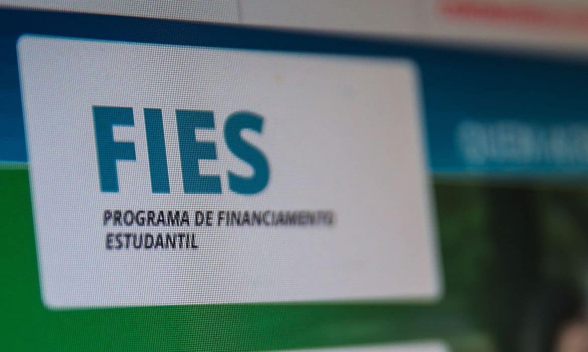 MEC quer retomar oferta de vagas não preenchidas no Fies