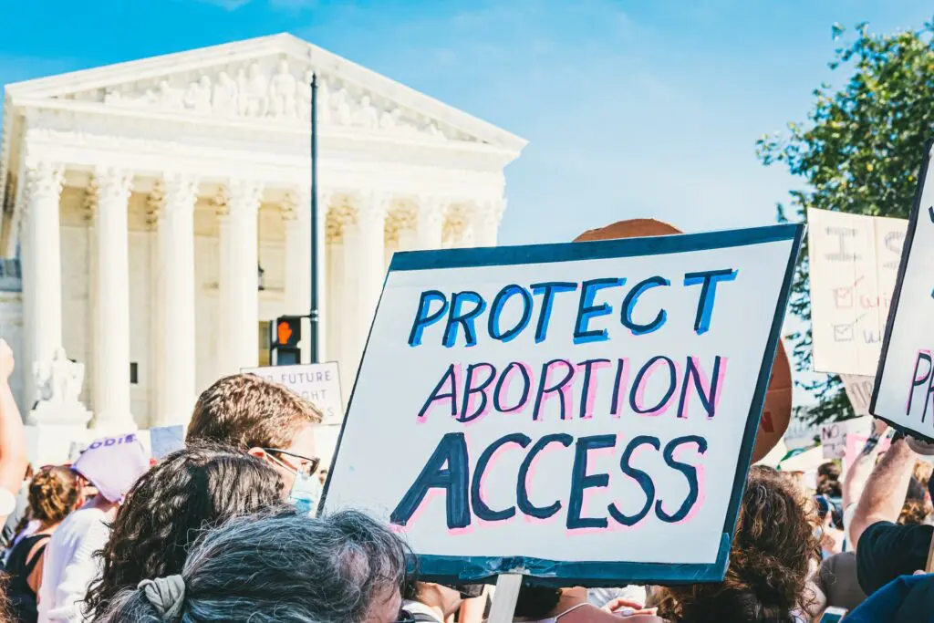 Google (não faz mais que a sua obrigação) e anuncia que dados sobre visitas a clínicas de aborto serão deletados
