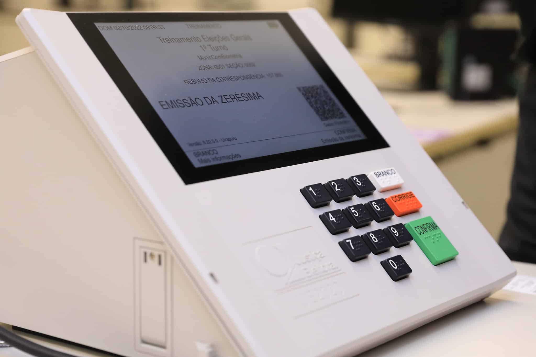 TSE dá início às últimas verificações dos códigos-fonte das urnas