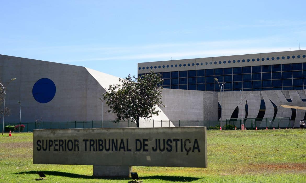 Senado aprova três indicações de Lula para o STJ