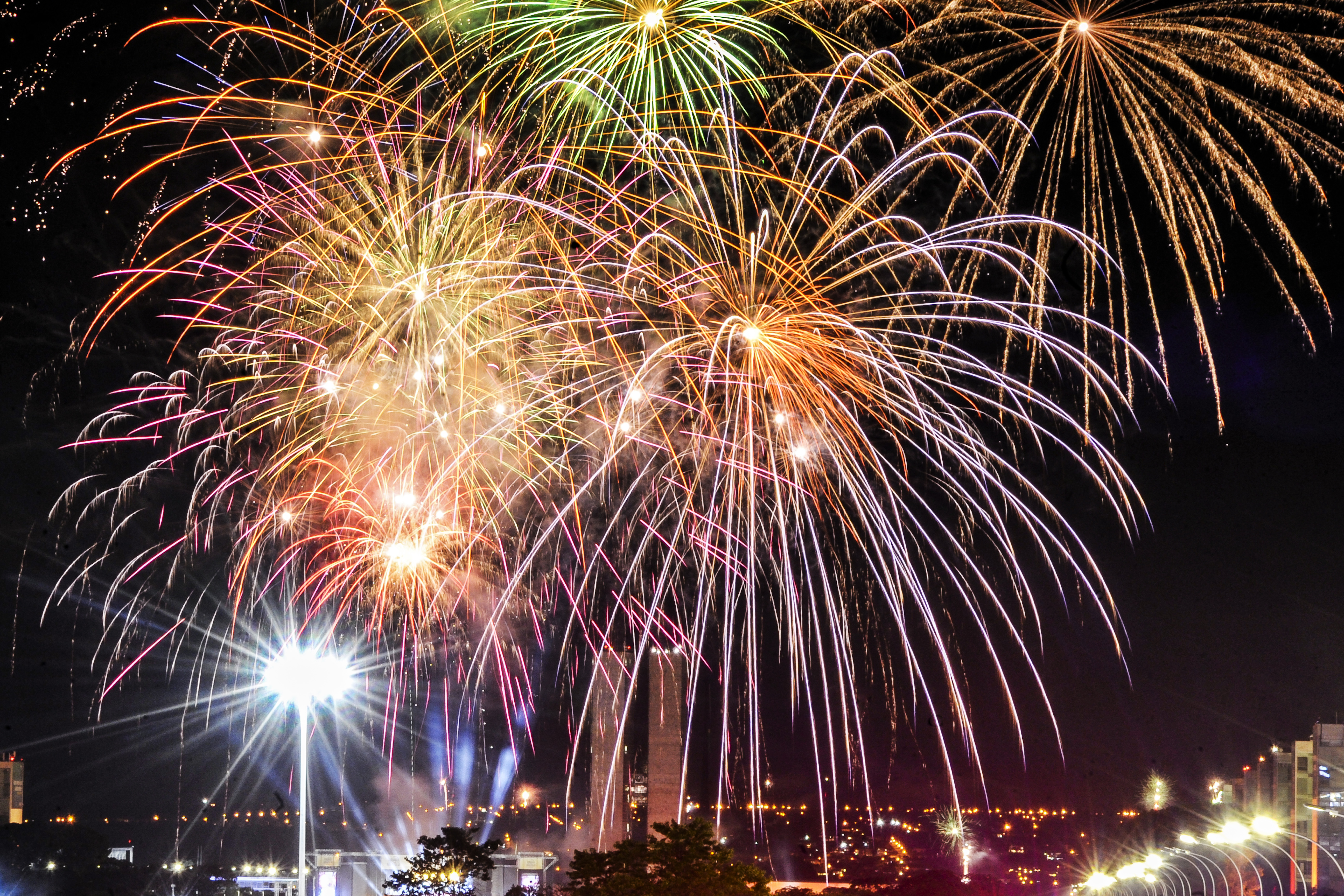 Confira a programação das festas de Réveillon nas capitais do país