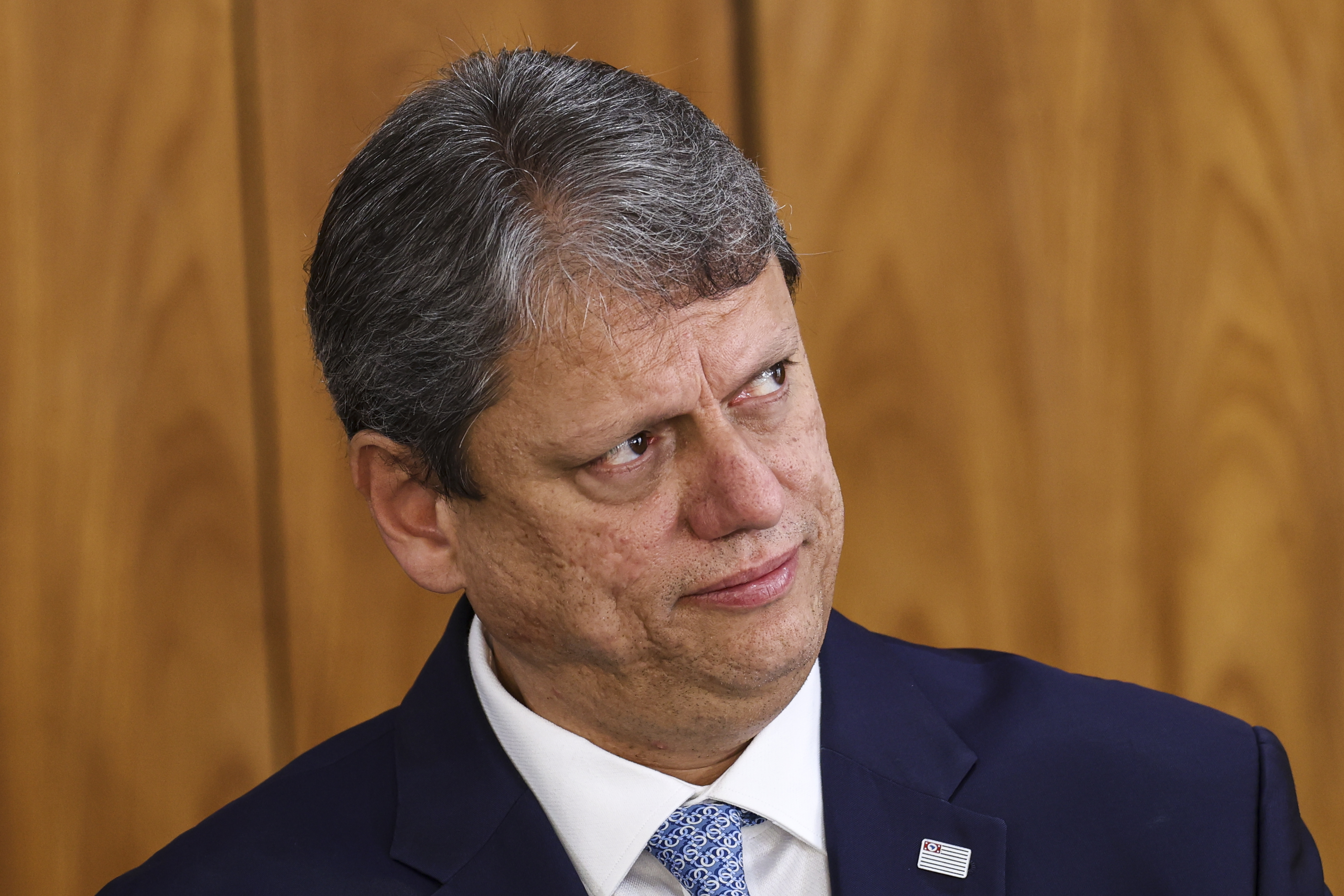 Flávio encontra hoje Tarcísio, e lhe deve um pedido de desculpas