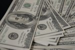 Dólar pode perder o posto de principal moeda mundial, diz Piketty