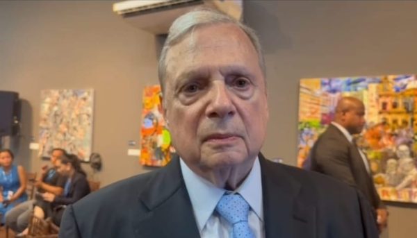 "Dói ver esse desfecho do PSDB", diz Tasso Jereissati