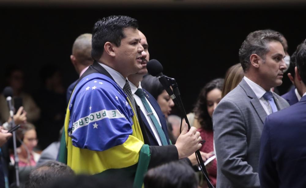 Relator mantém suspensão do mandato de bolsonarista por 6 meses