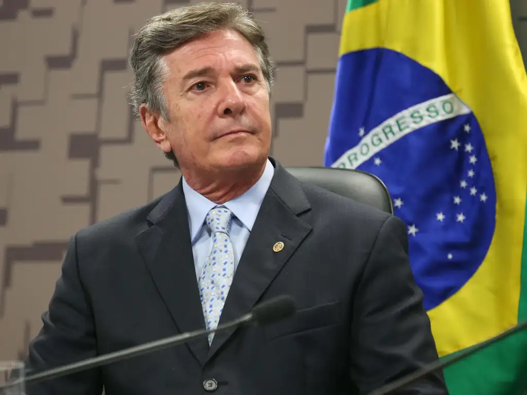 Com Parkinson, Collor vai para prisão domiciliar, decide Moraes