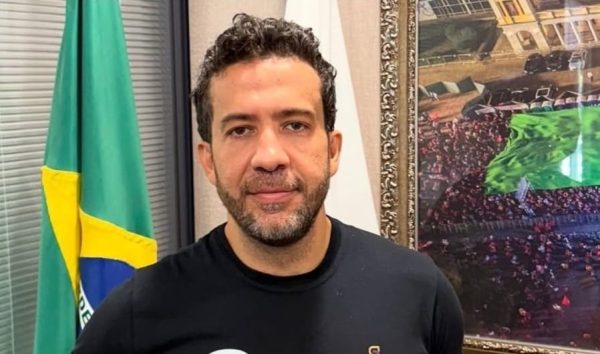 Janones pede que Nunes Marques reveja suspensão de canal ‘Exército do Lula’ no WhatsApp