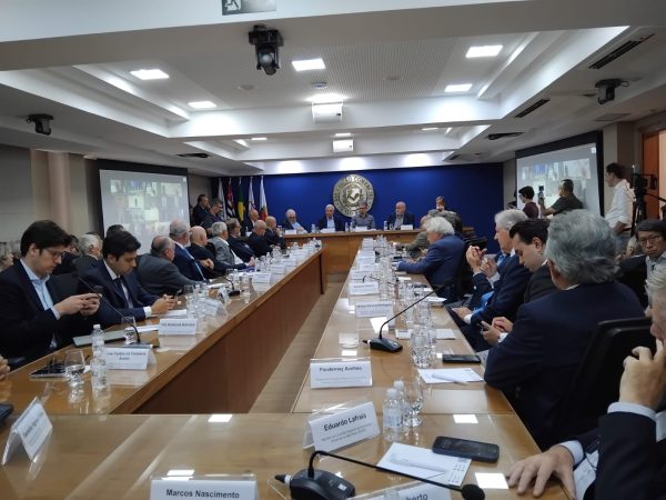 Romeu Zema mantém pré-candidatura até o fim e admite  proximidade com PL em cenário de possíveis alianças