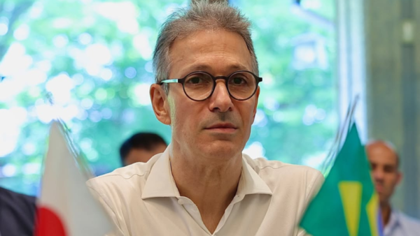 Zema cresce nas redes e vira ameaça a Flávio Bolsonaro e Caiado