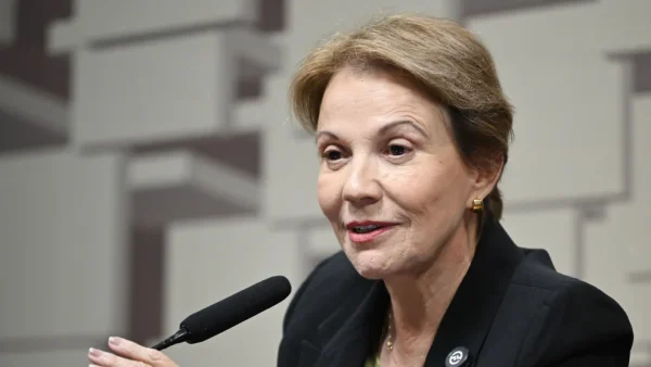Flávio Bolsonaro move peças no tabuleiro eleitoral: Tereza Cristina aceita ser vice?
