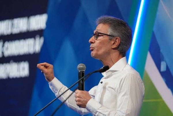 Zema promete privatizar tudo e diz como faria juros caírem a 6%