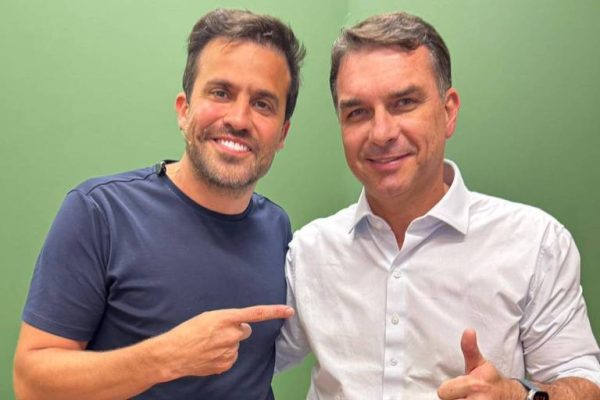 Flávio dispara nas redes e Marçal entra no jogo: a corrida digital das Eleições 2026