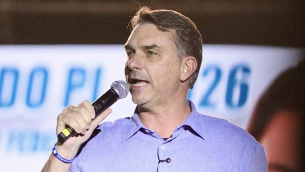 Flávio cresce, mas fica isolado: Lula ganha vantagem decisiva na TV