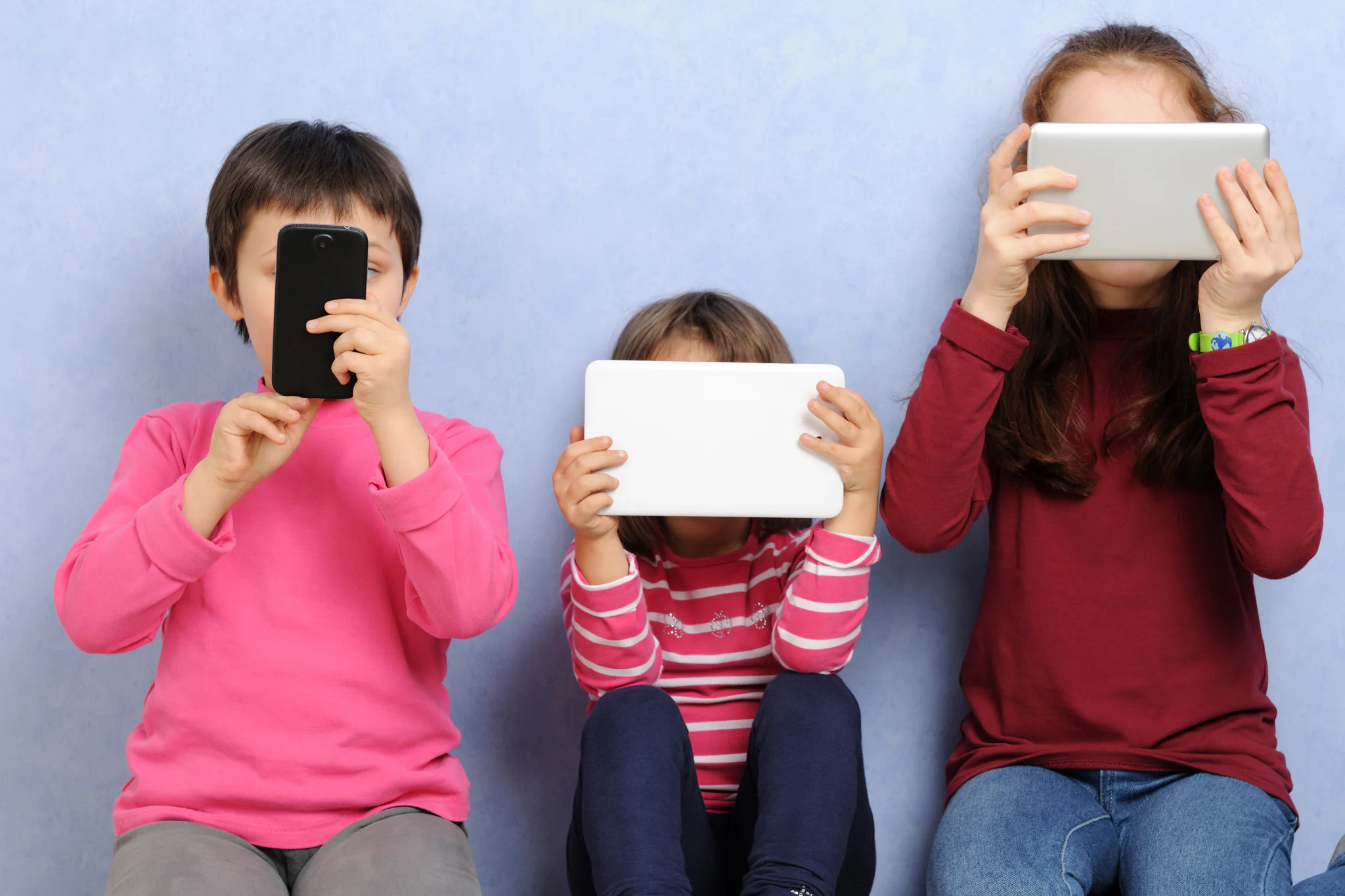 ECA Digital completa seis meses com desafios na proteção de crianças e adolescentes online