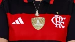 Janja usa medalha de Nossa Senhora Aparecida em evento no Planalto em meio à polêmica política
