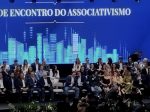 Flavio Bolsonaro disse que vai revogar mais de mil atos normativos do atual governo e reduzir a carga tributária