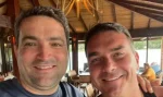 Janones posta foto de Wiler Tomaz com mulheres