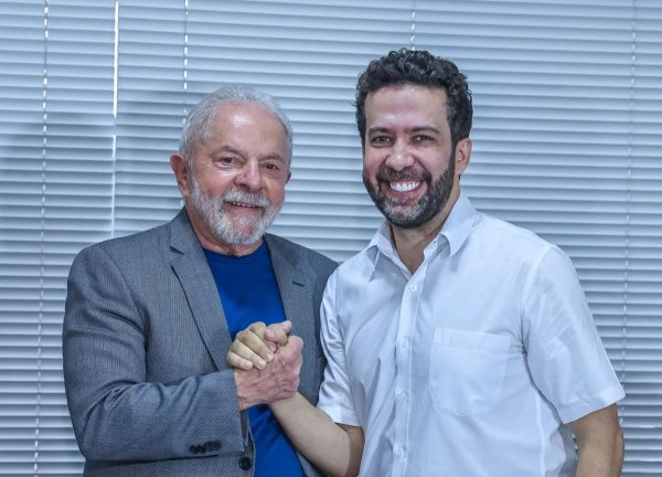 Flávio Bolsonaro pede e TSE suspende canal “Exército de Lula” nas redes sociais