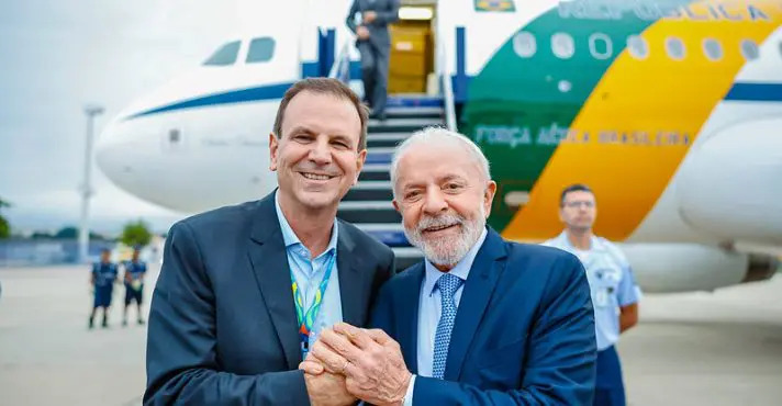 Aliados de Paes distribuíram santinhos sem Lula e Benedita