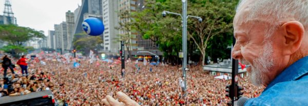 Em ato na Paulista, Lula cobra votação do fim da escala 6×1 e defende PEC da Segurança Pública