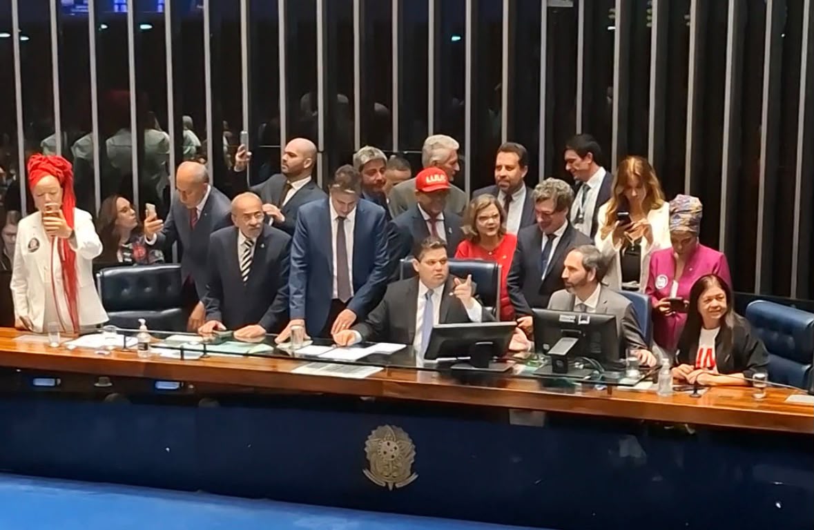 Senado aprova fim da escala 6×1 e mudança pode começar em dezembro
