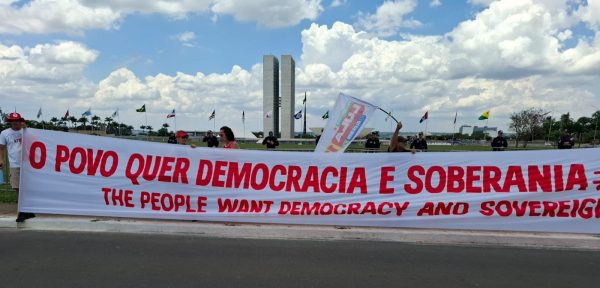Ato em Brasília lota Esplanada e organização fala em 40 mil pessoas